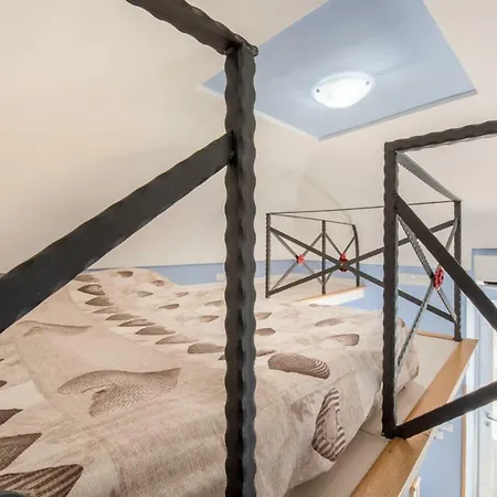 Mami Luroviga Nyaraló